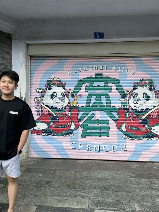Chengdu’s Kuan Zhai Alley: Where History Meets Modern Buzz