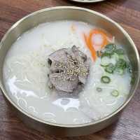 추석여행 셋째 날 아침! 현지인들이 추천해 준 찐 고기국수 맛집으로 해장 완료! 🧡