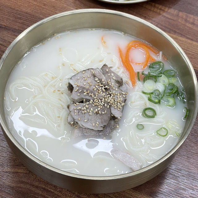 추석여행 셋째 날 아침! 현지인들이 추천해 준 찐 고기국수 맛집으로 해장 완료! 🧡 추석여행 셋째 날 아침! 현지인들이 추천해 준 찐 고기국수 맛집으로 해장 완료! 🧡