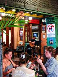 🍕🥦🥃🍢🌶️🫛🍛🍗☕ Malacca Best Nightlife: Live Tunes & Local Flavours at Geographér Café!