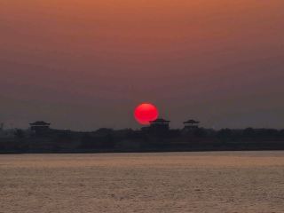 바닷가의 고요한 분위기