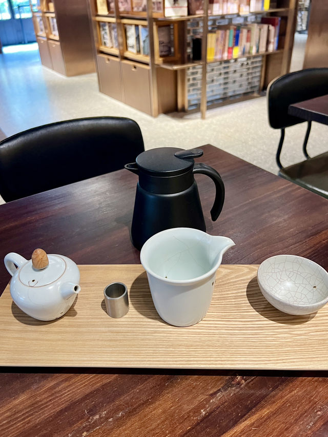 台北駅・北門駅 赤煉瓦の美しい三井記憶倉庫内のカフェ 川流之島