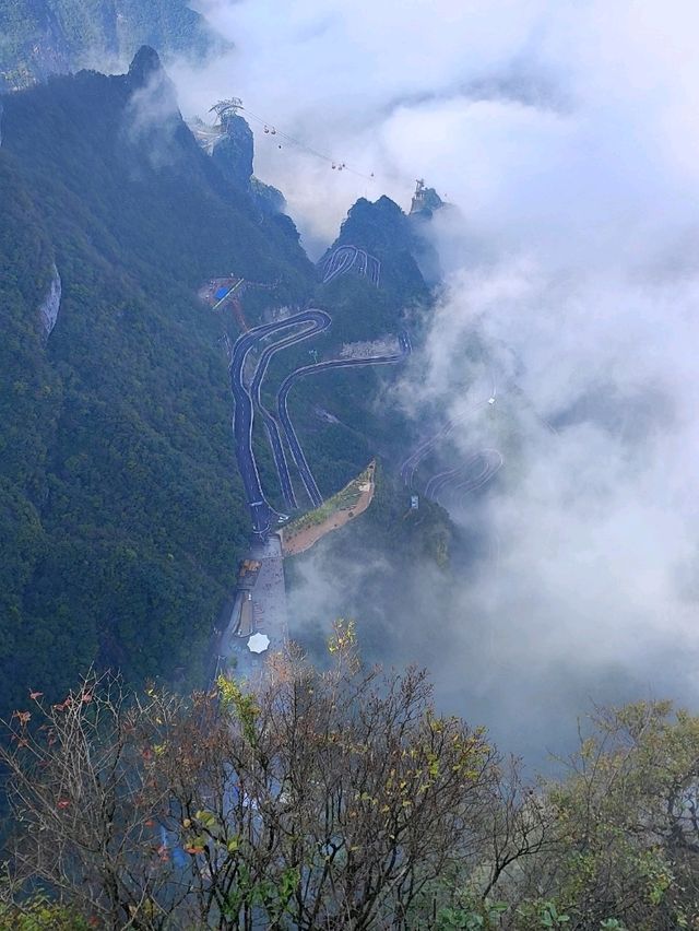 Гора Тяньмэнь прекрасна даже в тумане! Гора Тяньмэнь прекрасна даже в тумане!