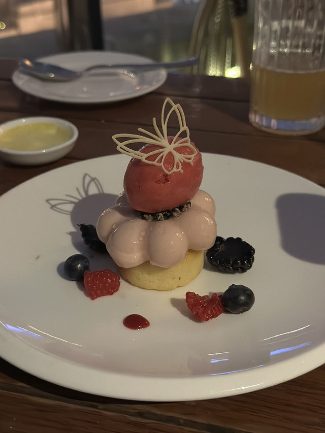  一間可以飽覽上海外灘的西餐廳！