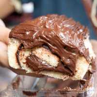 พี่นาเอแคลร์เจ้าเก่าสามย่าน ตำนานเบเกอรี่