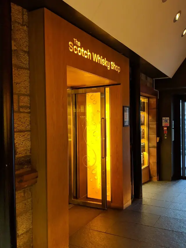 A Spirited Journey: The Scotch Whisky Experience 🥃🏴