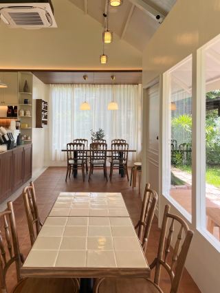 𝗔𝘂𝗻𝘁𝗶𝗲’𝘀 𝗧𝗮𝗯𝗹𝗲 叻丕府超可愛Cafe。