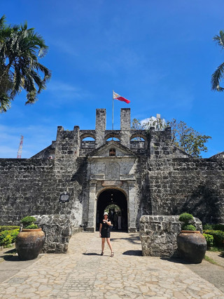 🇵🇭 Step back in time and admire the ancient Spanish-style stone fort at Fort San Pedro, Cebu ✨