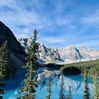 Turquoise water of Moraine Lake