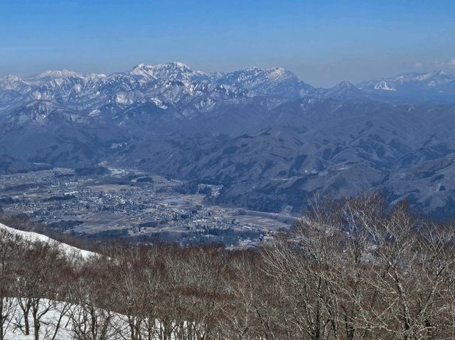 Spring Skiing in Hakuba Goryu – 15 Days of First Lifts, Carving & Valley Walks