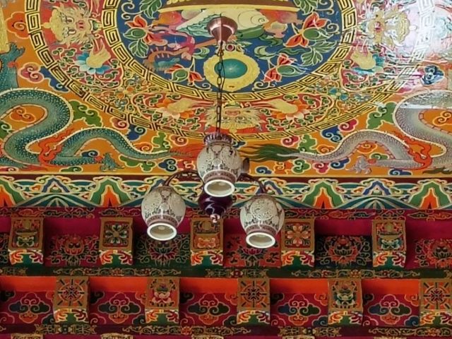Super beautiful and impressive temple - totally worth a visit!