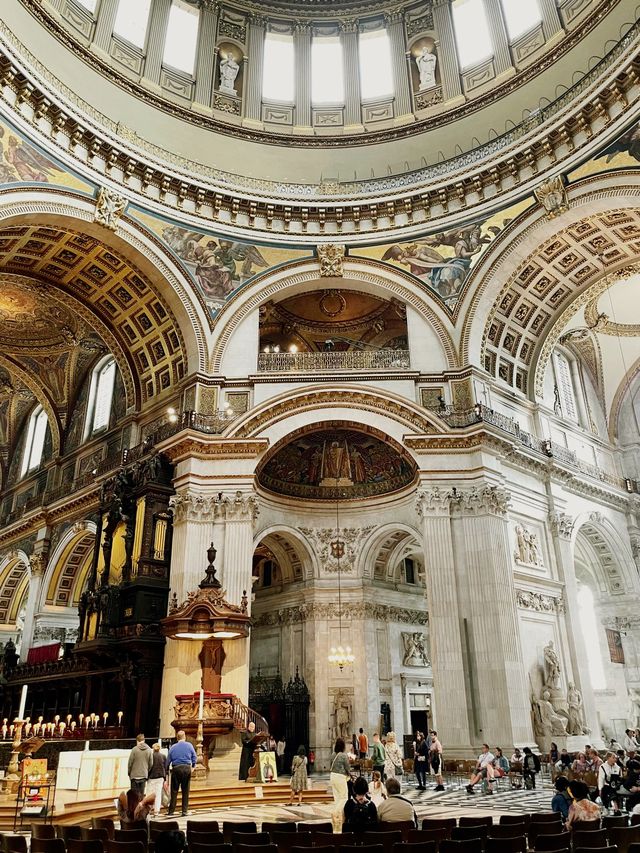 Take a tour of St Paul’s Cathedral, London!