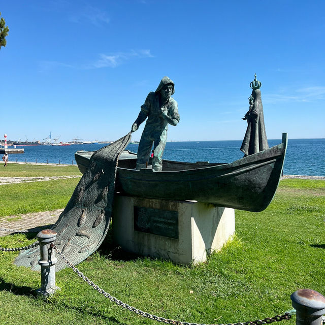 《葡萄牙旅行🇵🇹》沿着海邊散步，遠望大西洋