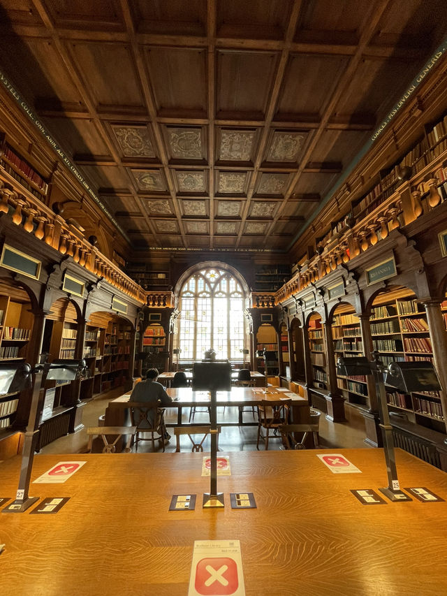 Step Into Oxford’s Oldest Library: Duke Humfrey’s Library! 📖