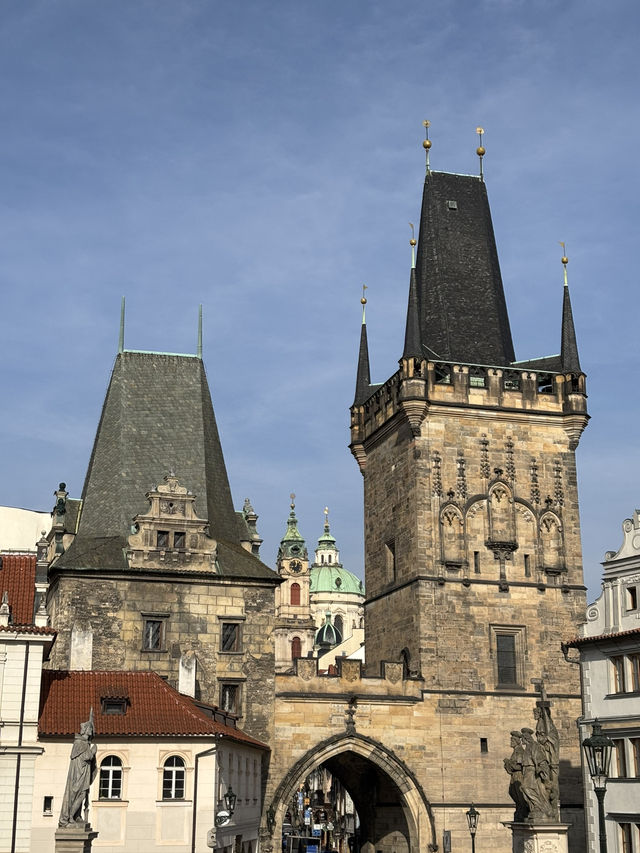 The best time to visit Charles Bridge 🌅