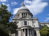 Walking around Saint Paul's Cathedral 🇬🇧