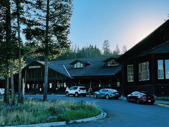 🚙 Transportation Tips for Yellowstone National Park 🏞️🧭