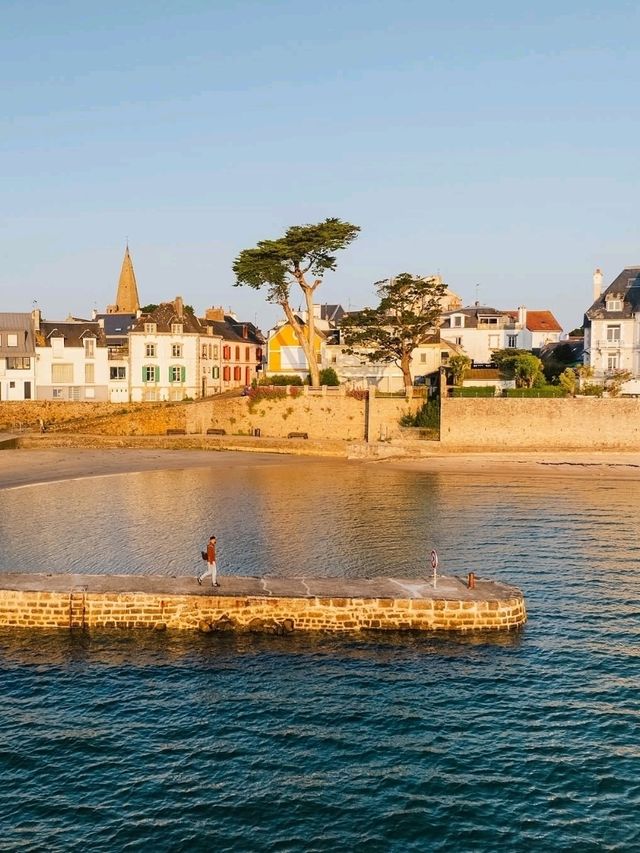 🌊 Where the Sea Stays Gentle – Larmor-Plage, France