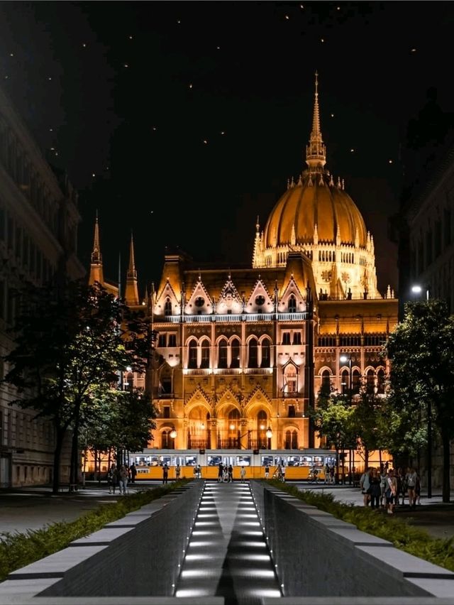 🌉👑 “Bridges, Baths & Baroque Dreams: A Royal Day in Budapest” 🇭🇺