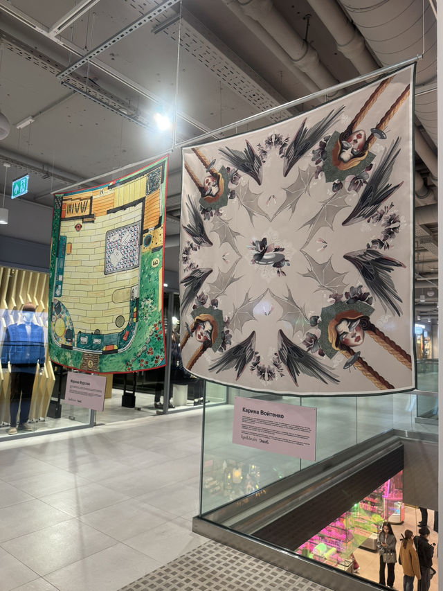 Silky painting in Neglinnaya gallery 