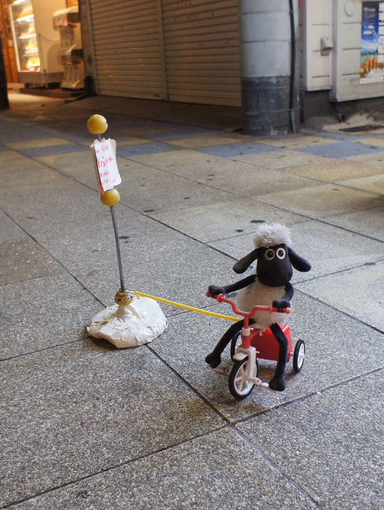 Tsutenkaku Hondori Street in Osaka Tsutenkaku Hondori Street in Osaka