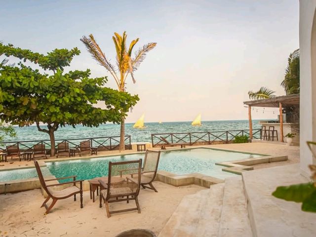 🏖️ Your Dream Beachfront Villa Escape: Sun, Pool, and Pure Vibes!🌊