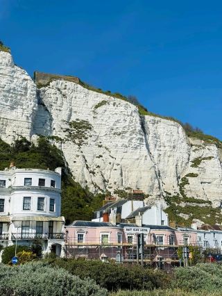 Dover is one of those places that feels both peaceful and full of history at the same time 🌊✨ Nestled along the stunning coastline of England, it’s best known for its iconic white cliffs that overlook the English Channel. The seaside here is perfect for a relaxing escape — whether you want to take a scenic walk along the beach, enjoy the fresh ocean breeze, or simply sit and take in the beautiful views. With its mix of natural beauty, charming streets, and rich heritage, Dover is truly a refreshing getaway from the city 🌿🏖️#kent #london 