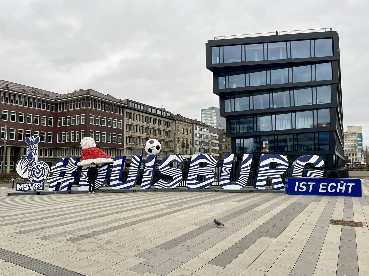 Duisburg is located in western North Rhine-Westphalia, Germany, at the confluence of the Rhine and Ruhr rivers, with a population of about 50.