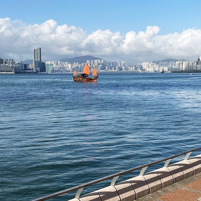 覽維港景色，漫步中西區海濱長廊中環段