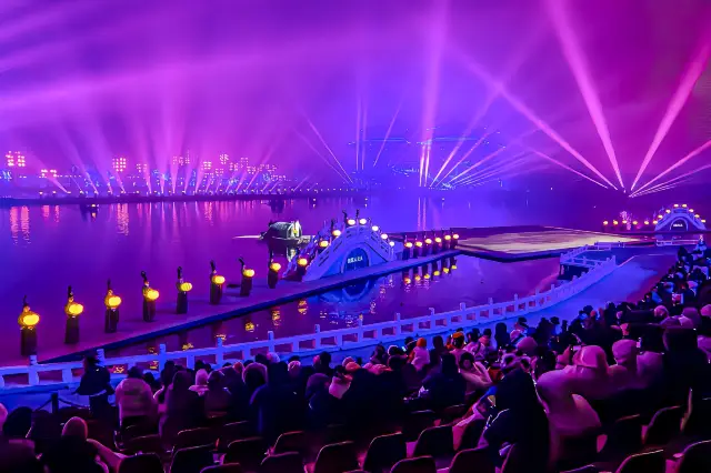 'The Dream of East Tokyo in the Great Song Dynasty' is a live water show