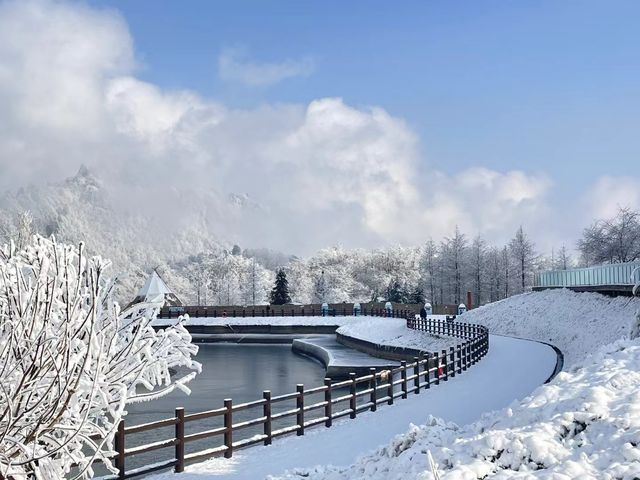 西嶺雪山下雪了