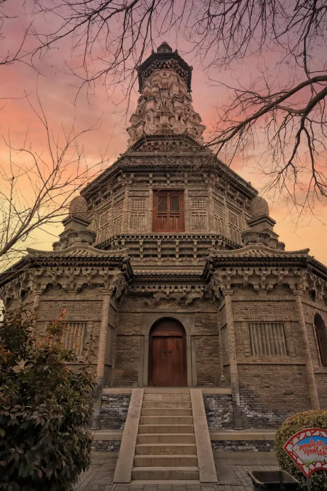 Embark on a journey through the ancient towers that have stood for a millennium, and visit the magnificent Hua Tower within the city of Zhengding