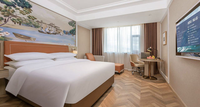 維也納酒店·茶卡鹽湖之夢：鹽湖上的歐式奇幻旅館