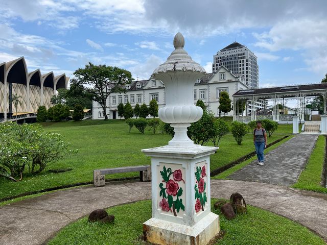 免簽的大馬·Sarawak Museum老館外走走