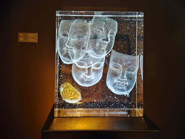 參觀上海琉璃藝術博物館，了解千手觀音和琉璃花作者的故事
