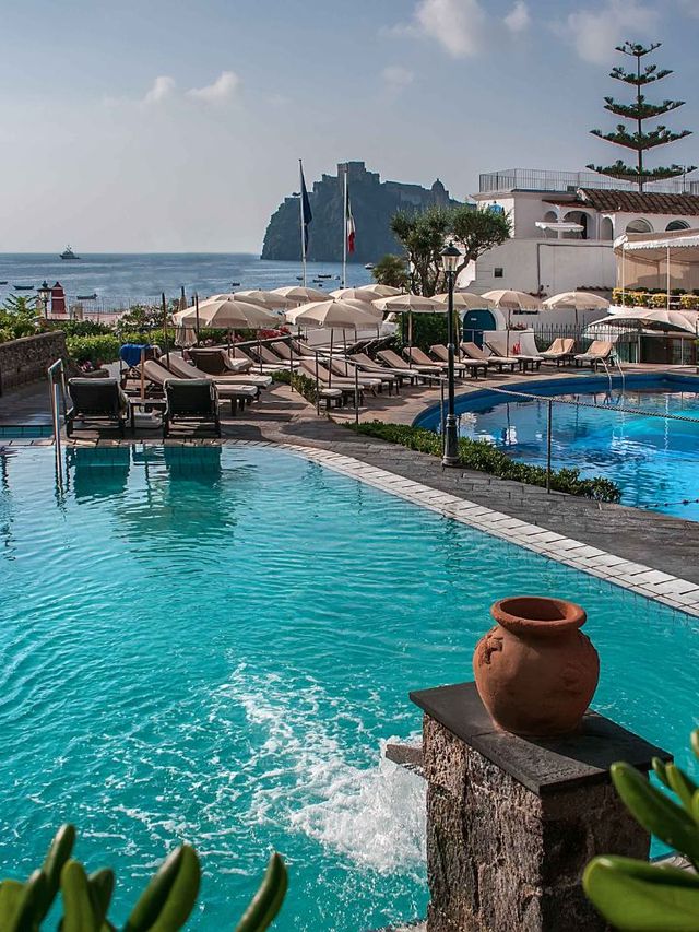 🌟🏖️ Ischia's Luxe Stay: Beachfront Bliss & Thermal Spa 🌟🏖️