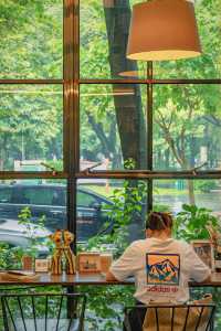 探索佛山垂虹路先行書店舊城區的文藝風景。