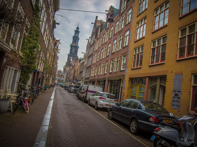 Here are Amsterdam’s SUPER Buildings!!!