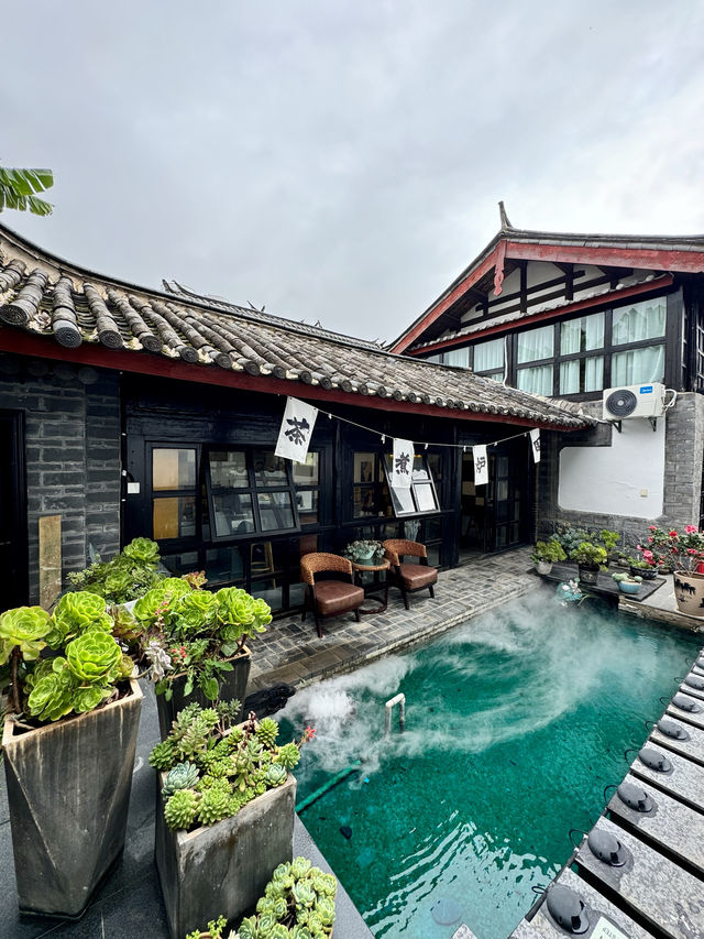 住束河古鎮海棠灣民宿，享受雨天的浪漫吧！。