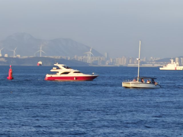 大連東港碼頭：玩海上運動和看海邊夕陽。