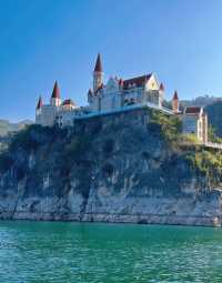 探秘夢幻吉隆堡：一場穿越至童話世界的城堡之旅。