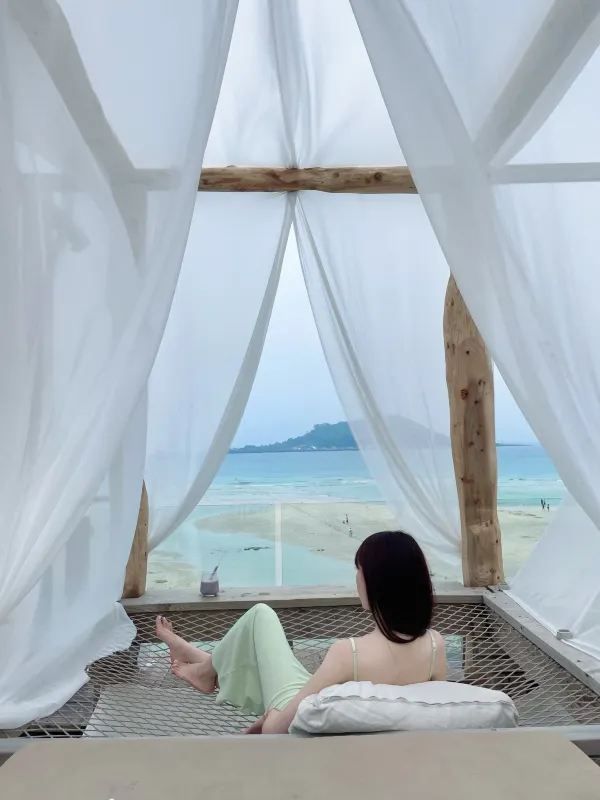 Relaxing by the Sea in Aewol-eup, Jeju