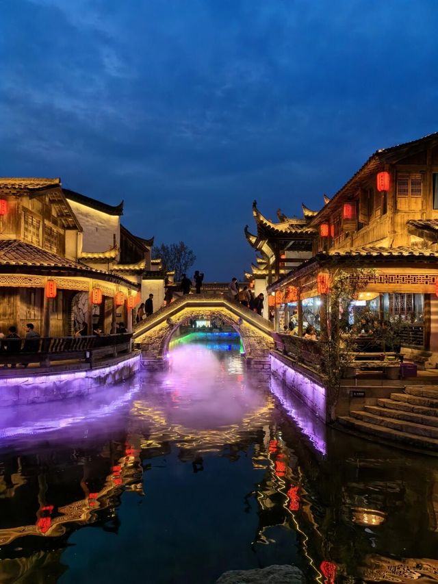 銅梨橋古鎮煙花，點亮夜晚的璀璨瞬間