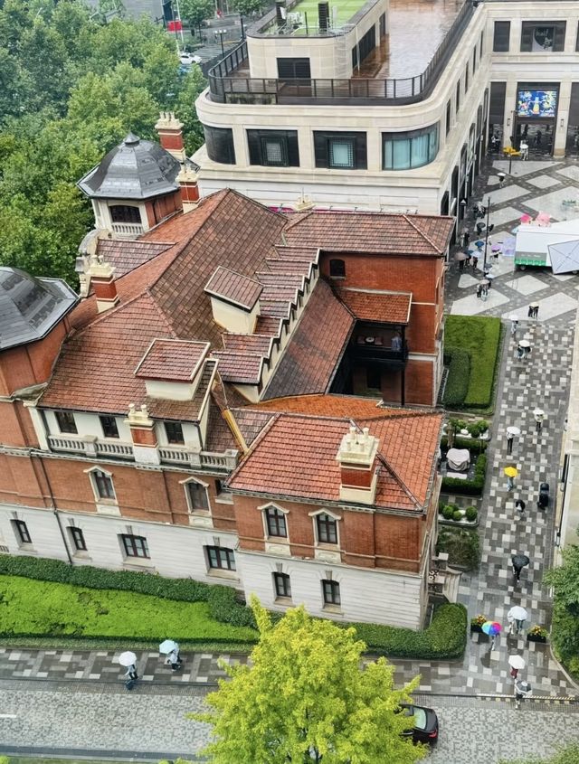 上海素凱泰酒店，溫馨舒適，位於威海路，鄰近地鐵2號線、12號線和13號線，交通便利。