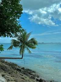 Sentosa Island in Singapore is perfect for couples to stroll!