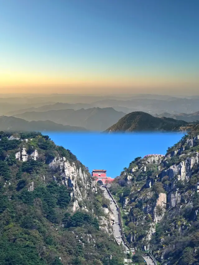 爬泰山已回，不建議四五月去爬泰山，因為……