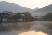 南湖嘅湖面泛起咗青煙