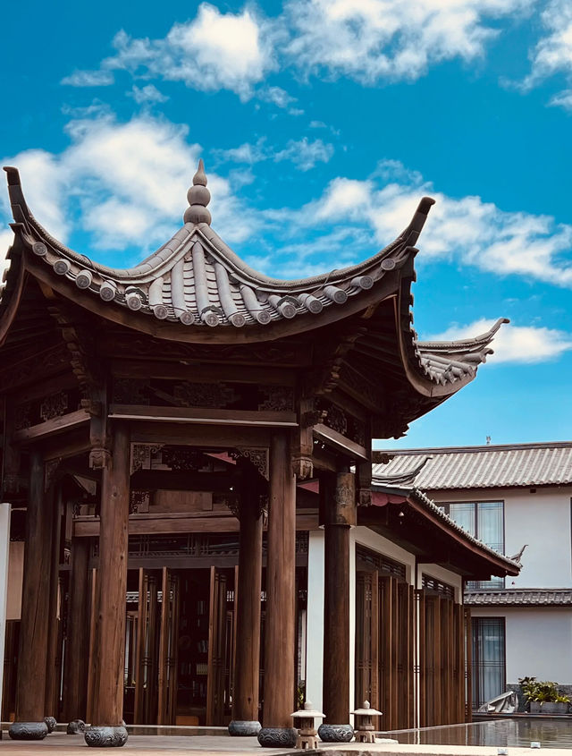 麗江古城旁 誤入納西中式美學秘境酒店
