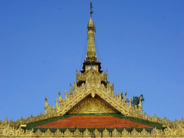 總佛寺夜話：在西雙版納修一場煙火氣十足的「入世禪