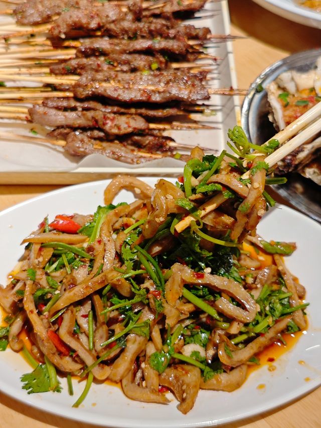 武漢！1蚊/串嘅炭烤鮮牛肉·平到難以置信
